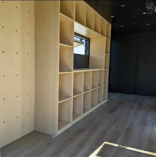 Custom 20ft Shipping Shopping Container on Wheels - Image 6