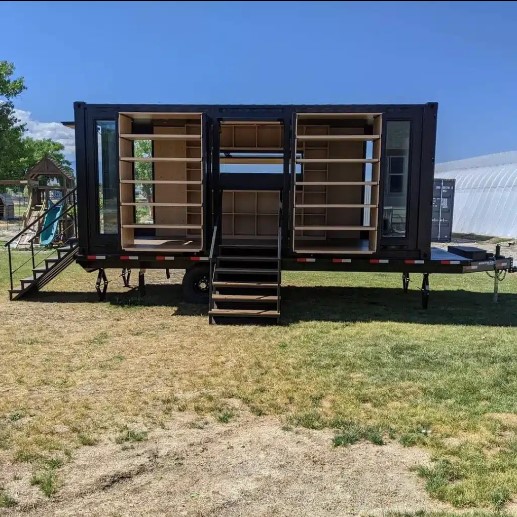 Custom 20ft Shipping Shopping Container on Wheels - Image 7