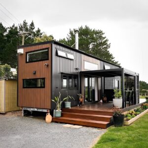 Luxury 40ft prefab container house with easy-folding sandwich panels.